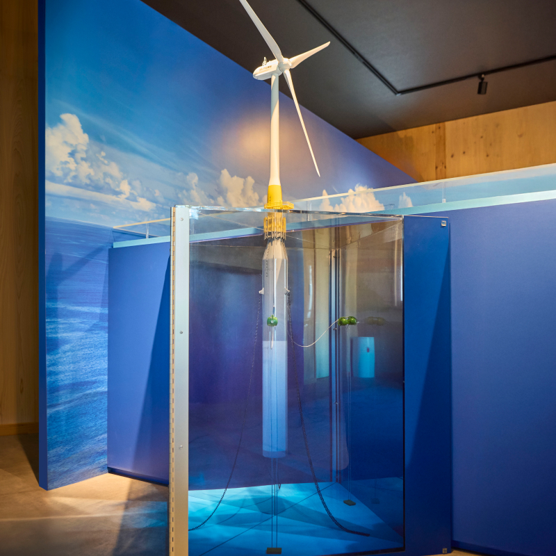 スパー型浮体式の模型