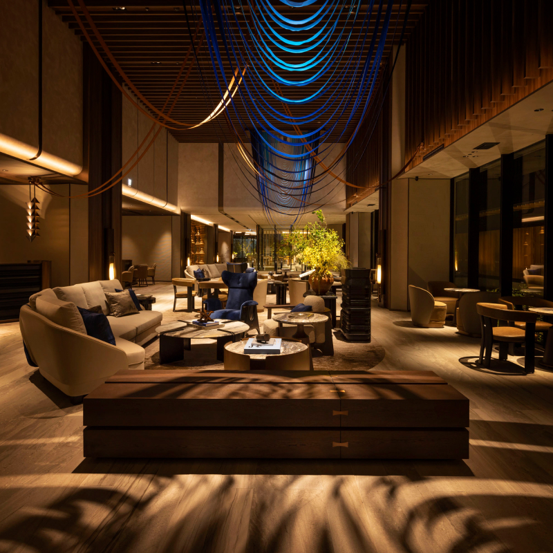 京都とタイのデザインモチーフを融合してデザインされたエントランスロビー